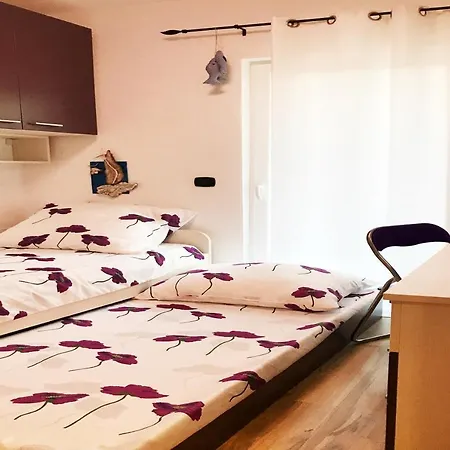 公寓 Three Bedroom With Pool Stiv