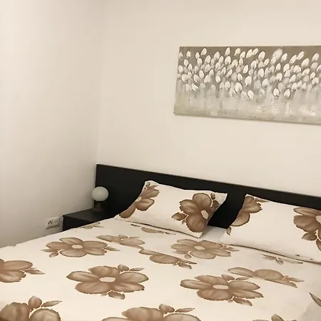 公寓 Three Bedroom With Pool Stiv