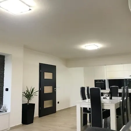 Three Bedroom With Pool Stiv 索林