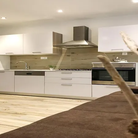公寓 Three Bedroom With Pool Stiv *