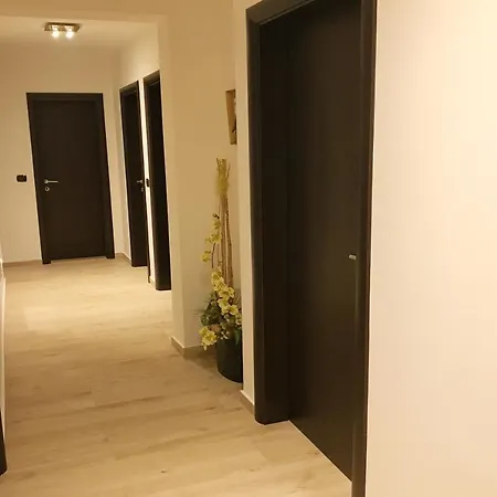公寓 Three Bedroom With Pool Stiv