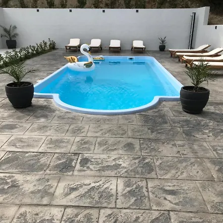 Three Bedroom With Pool Stiv * 索林