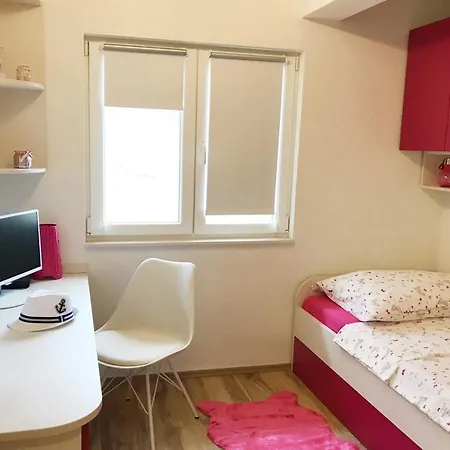 Three Bedroom With Pool Stiv 公寓 索林